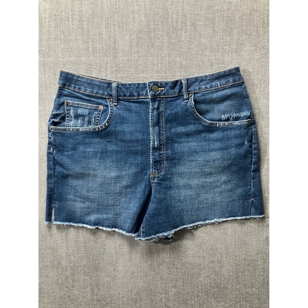 Nine Eight New York Womens Size 14 Distressed Denim Shorts Raw‎ Hem Medium Wash